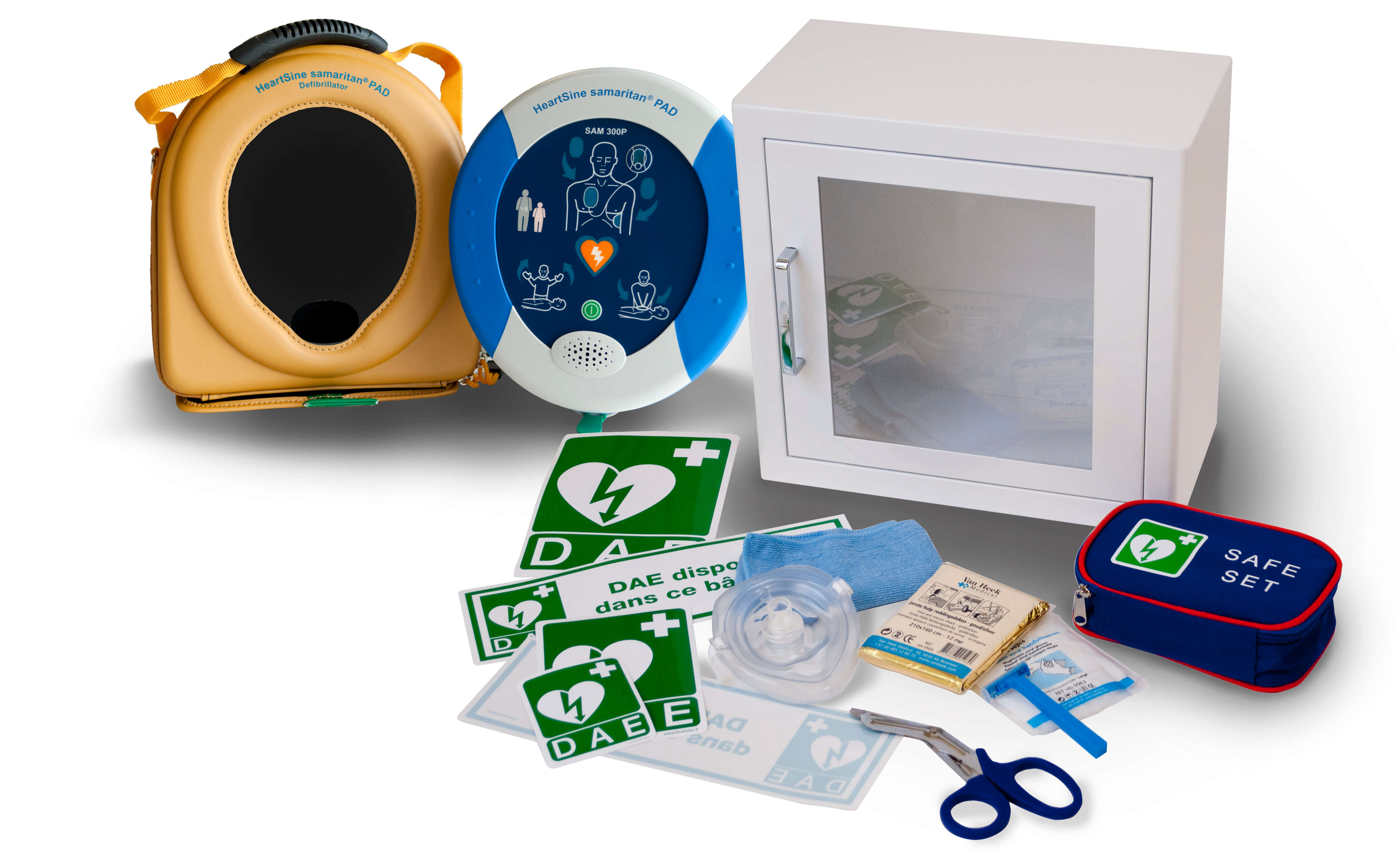 Pack défibrillateur automatique HeartSine avec armoire de protection, signalisation, trousse de secours et housse de transport pour le défibrillateur.